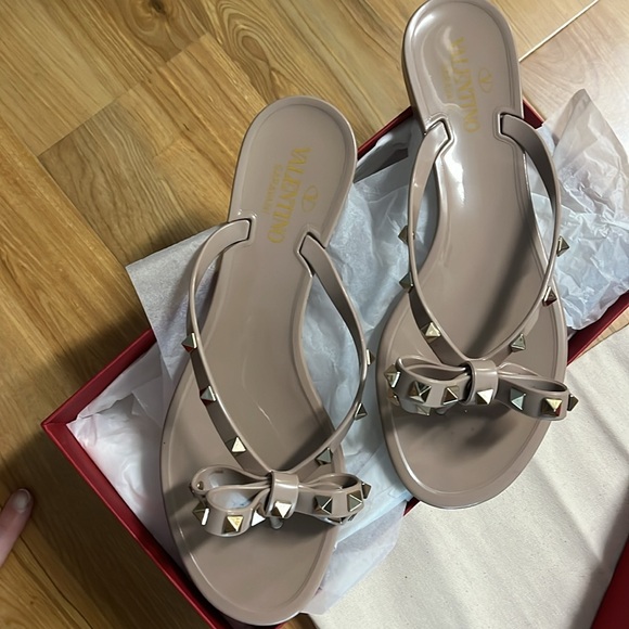 Rockstud PVC Flat Thong Sandal. Shoe bag and original box. Like new condition - Picture 4 of 10